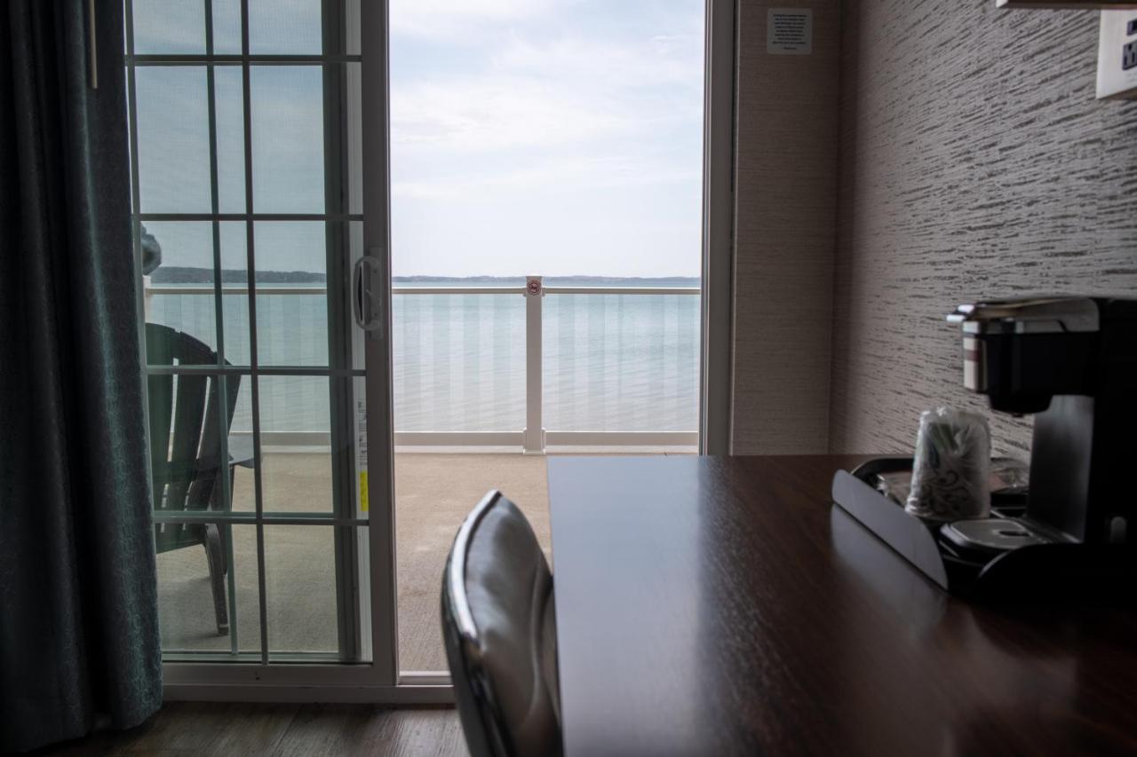 The Baywatch Resort Traverse City Exterior foto