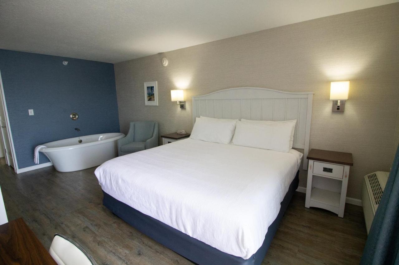 The Baywatch Resort Traverse City Exterior foto